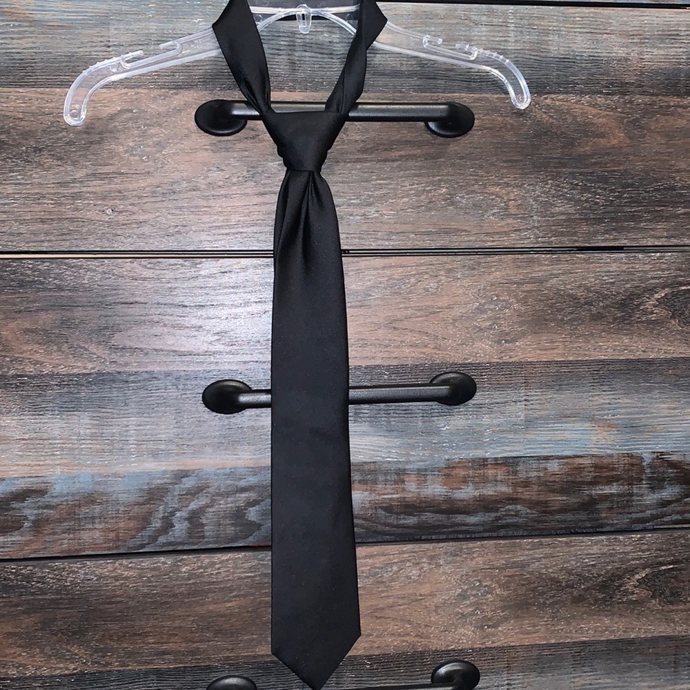 Solid black DNKY tie